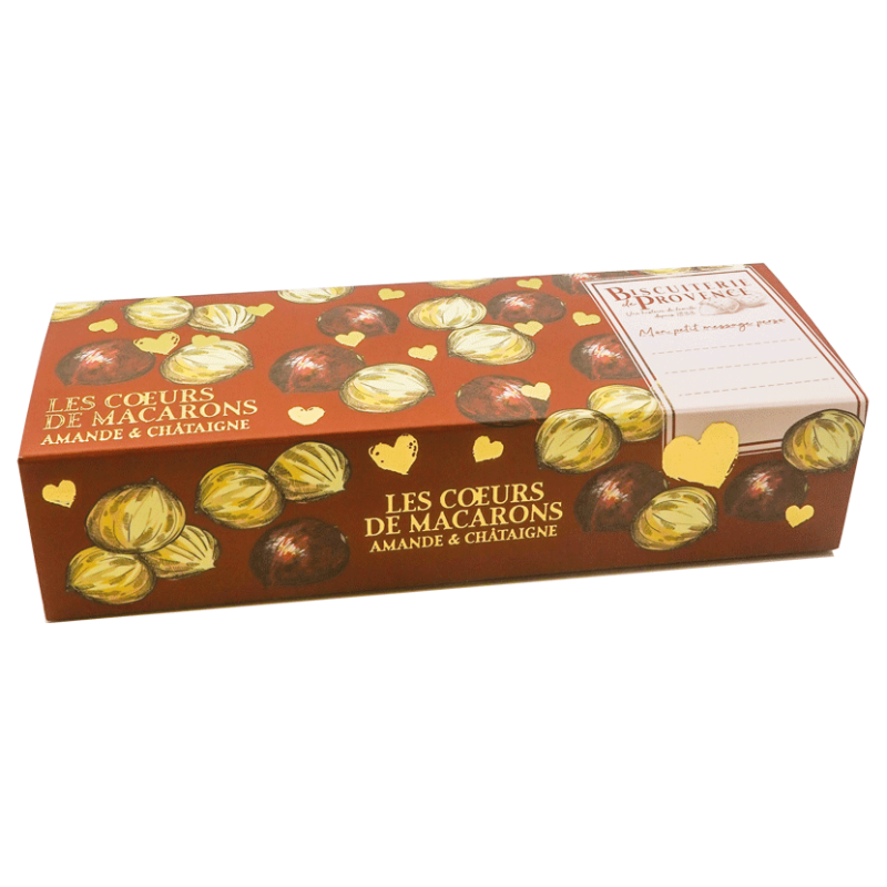 Cœurs de macarons Amande et Châtaigne sont confectionnés dans de jolis moules en forme de cœur.