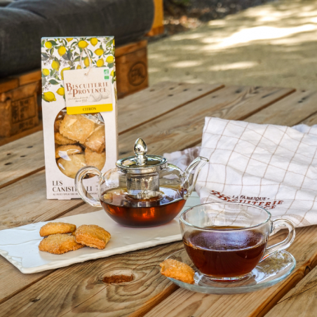 Organic lemon Canistrelli - small crispy biscuits with a delicate lemon flavor