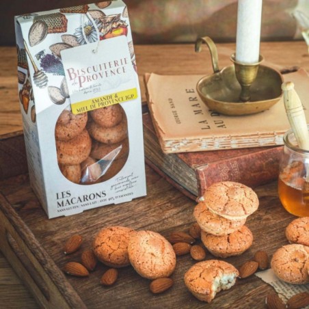 Almond and honey Macaroons from Provence - made with good products in the service of an exquisite traditional recipe.