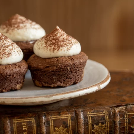 Almond and Valrhona dark chocolate Macaroons - Gluten-free and milk-free macaroons