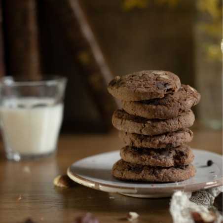 Organic Dark Chocolate and Hazelnut Cookies - A good taste of intense dark chocolate and hazelnut chips