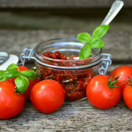 Sun-dried tomatoe confit - typical flavors of Provence !