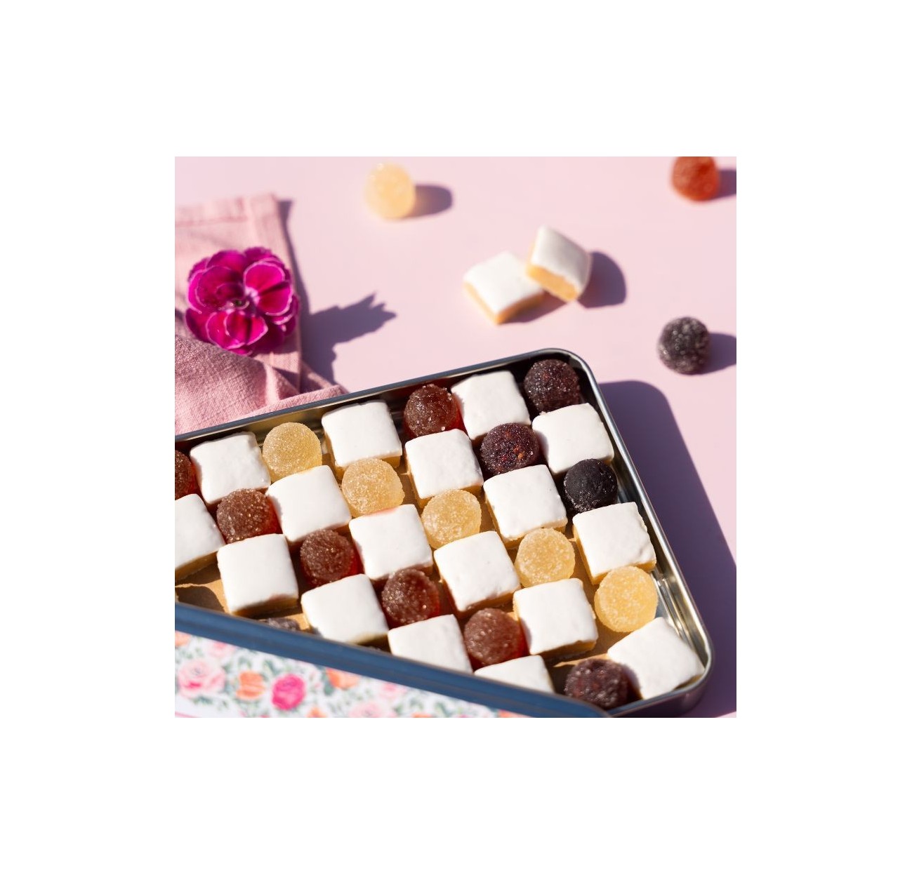 Calissons Damier - boîtes élégantes garnies de Calissons et de Pâtes de Fruits Calissons Damier - boîtes élégantes garnies de Calissons et de Pâtes de Fruits