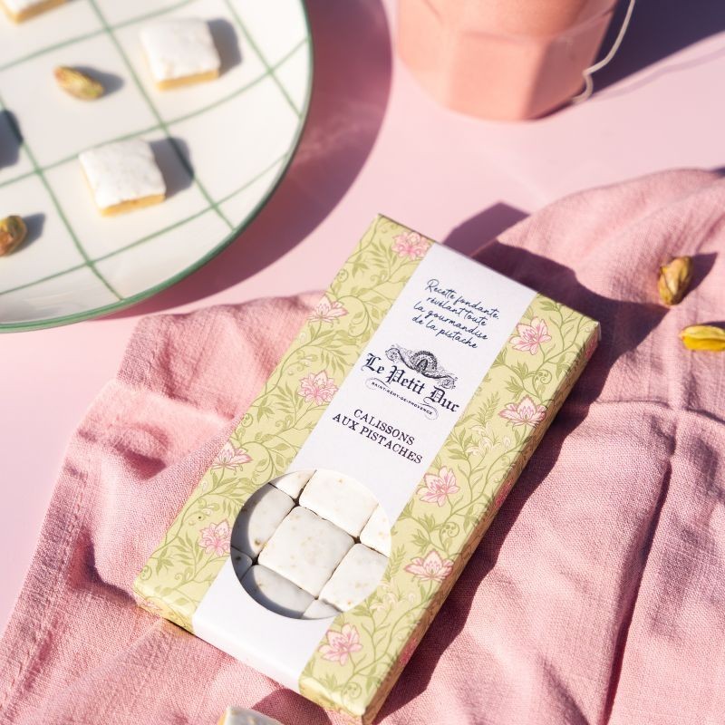 Tablette de Calissons à la Pistache - Calissons peu sucrés, extrêmement moelleux et au délicieux goût d'amande Tablette de Calissons à la Pistache - Calissons peu sucrés, extrêmement moelleux et au délicieux goût d'amande