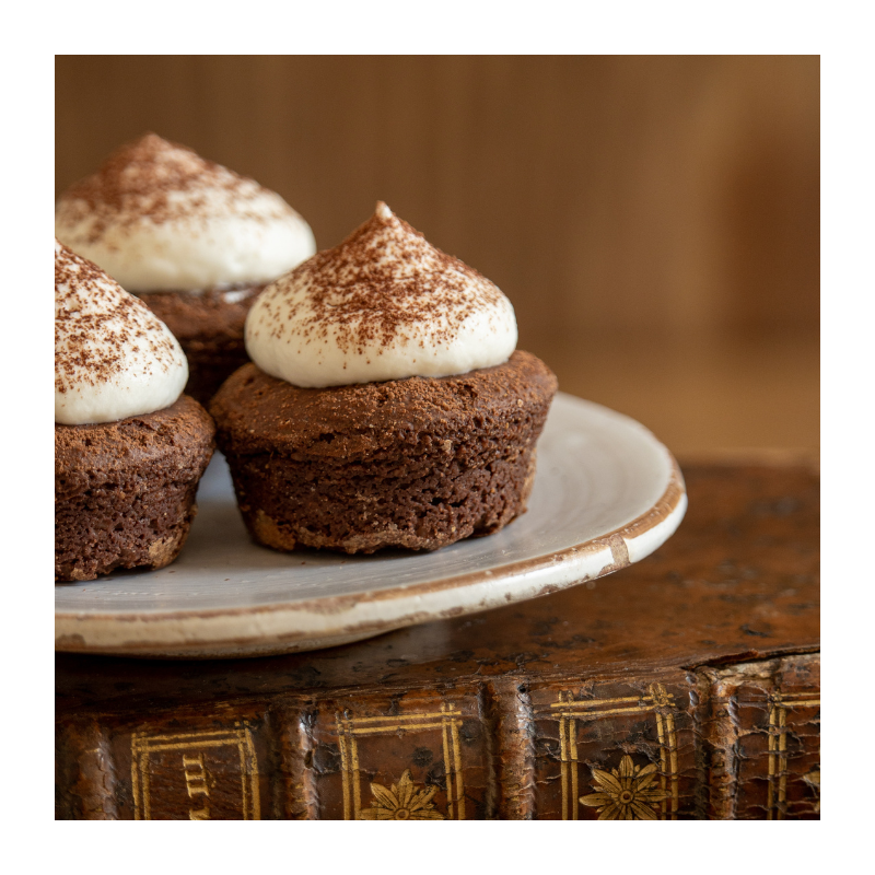 Macarons amande et chocolat Valrhona, création exclusive avec la maison Valrhona